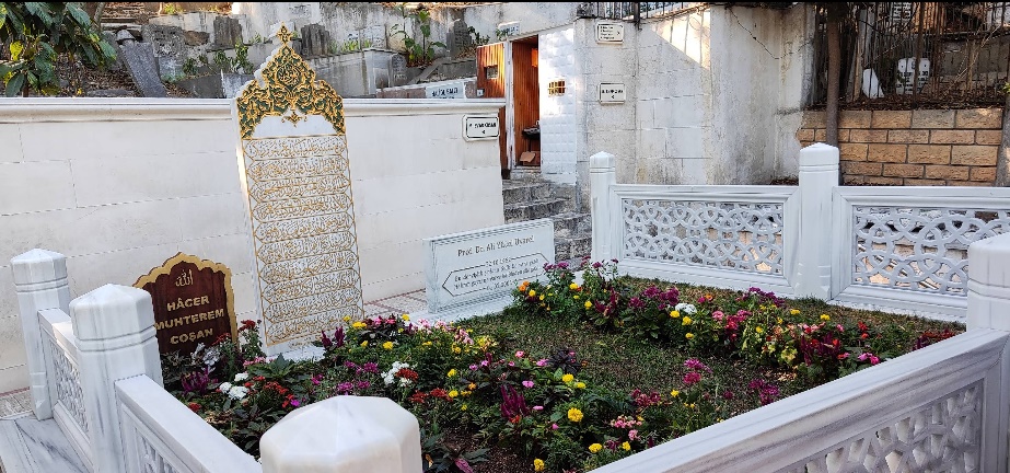 Mahmud Esad Coşan Hocaefedi - Türbe Fotoğrafı